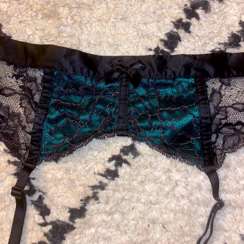 VS satin garter / costume belt